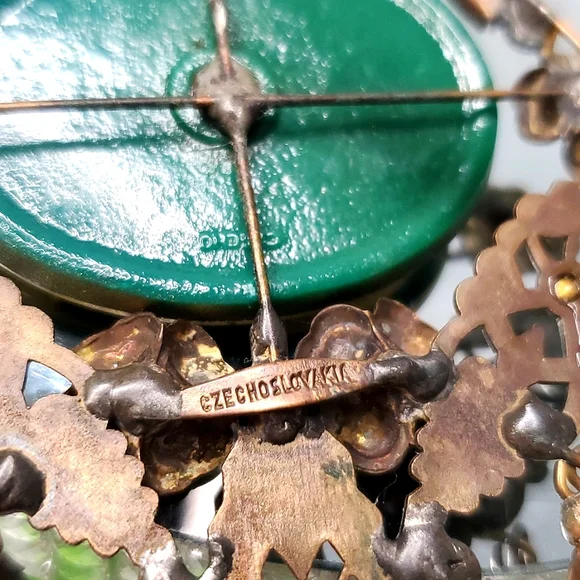 1 of a Kind Vintage CZECH Uranium Glass Boar Necklace 4 Luck - Picture 10 of 11